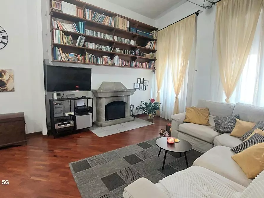 Immagine 2 di Appartamento in vendita  a Livorno