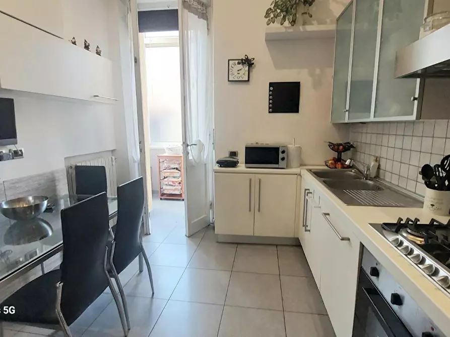 Immagine 11 di Appartamento in vendita  a Livorno