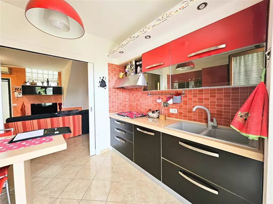 Immagine 5 di Appartamento in vendita  a Massa