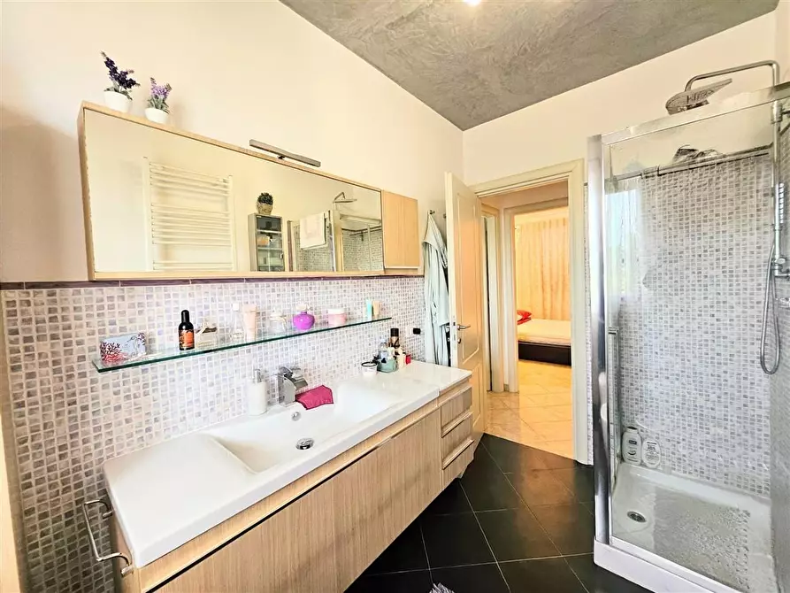 Immagine 10 di Appartamento in vendita  a Massa