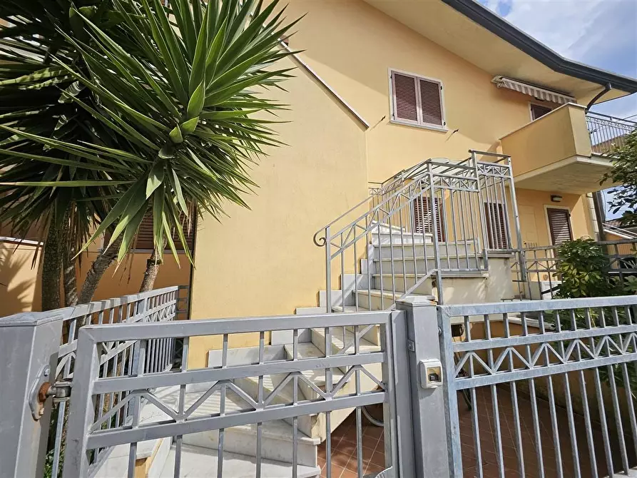 Immagine 25 di Appartamento in vendita  a Massa