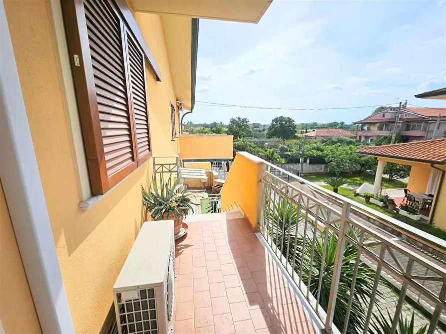 Immagine 1 di Appartamento in vendita  a Massa