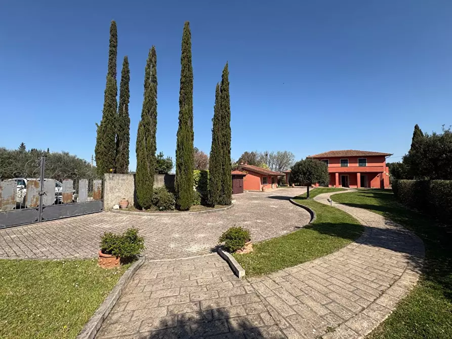 Immagine 2 di Villa in vendita  a Castelfiorentino