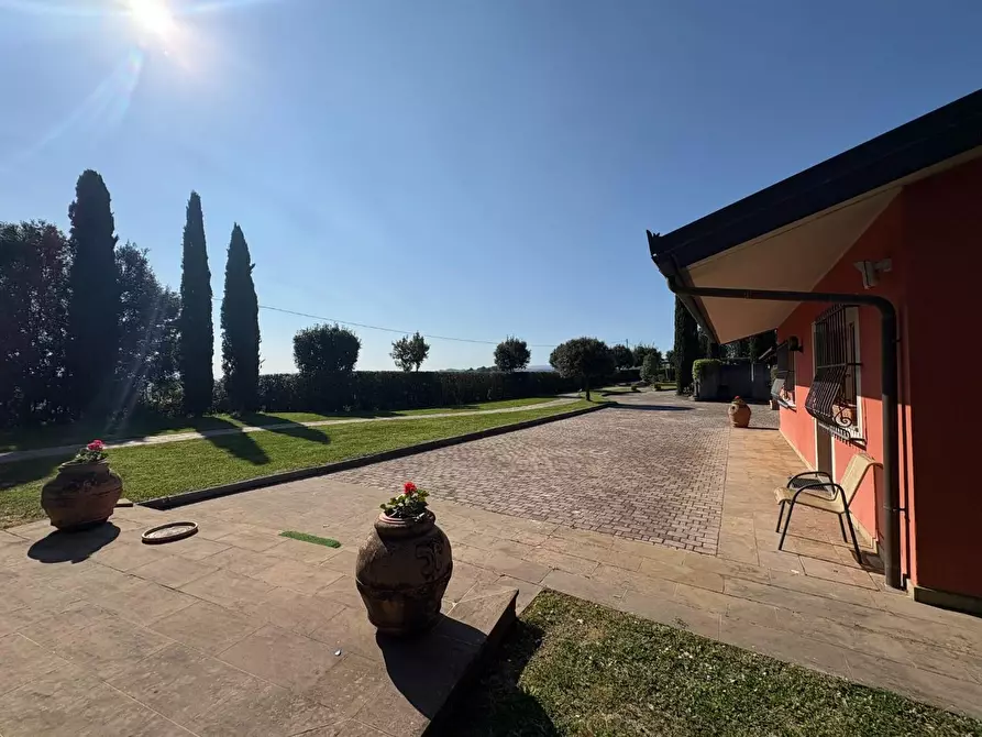 Immagine 4 di Villa in vendita  a Castelfiorentino