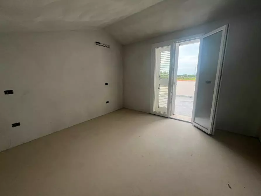 Immagine 12 di Villetta a schiera in vendita  a Pontedera