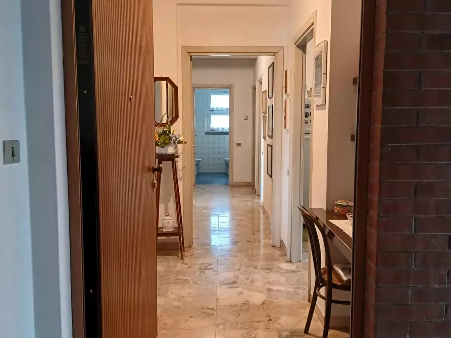 Immagine 4 di Appartamento in vendita  a Massa