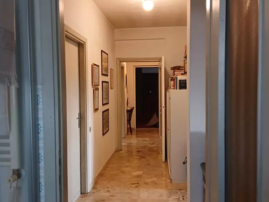 Immagine 2 di Appartamento in vendita  a Massa