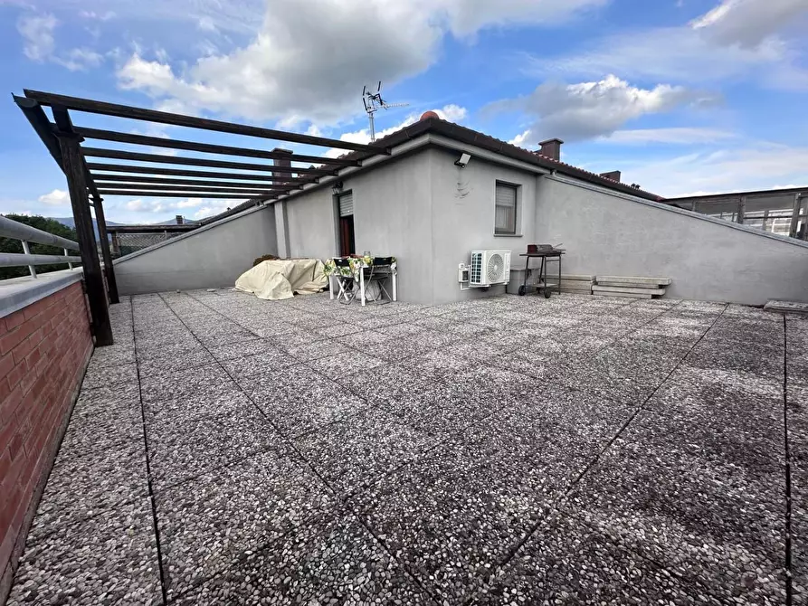 Immagine 10 di Mansarda in vendita  a Cascina