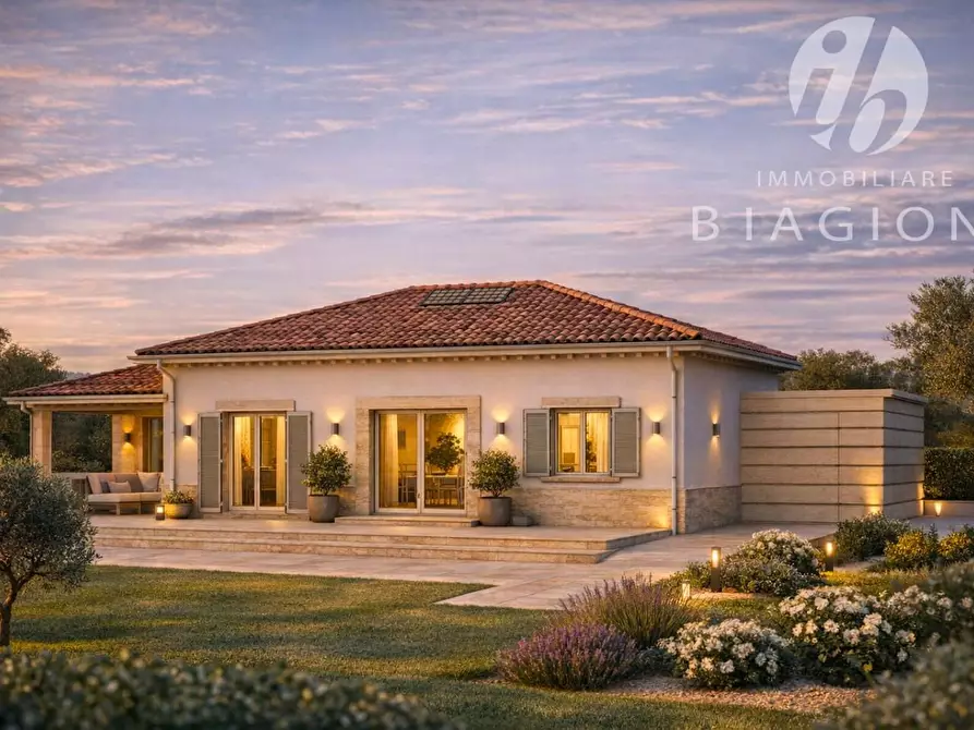 Immagine 5 di Villa in vendita  a Pietrasanta