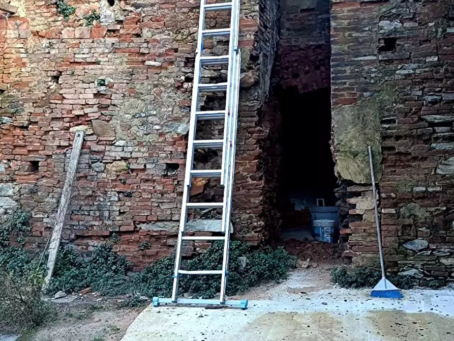 Immagine 15 di Magazzino in vendita  a Vicopisano