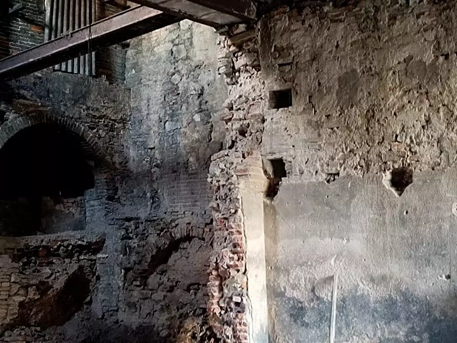 Immagine 2 di Magazzino in vendita  a Vicopisano