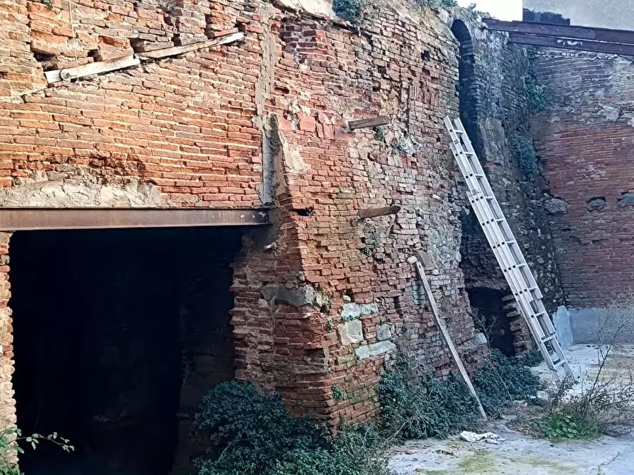 Immagine 17 di Magazzino in vendita  a Vicopisano