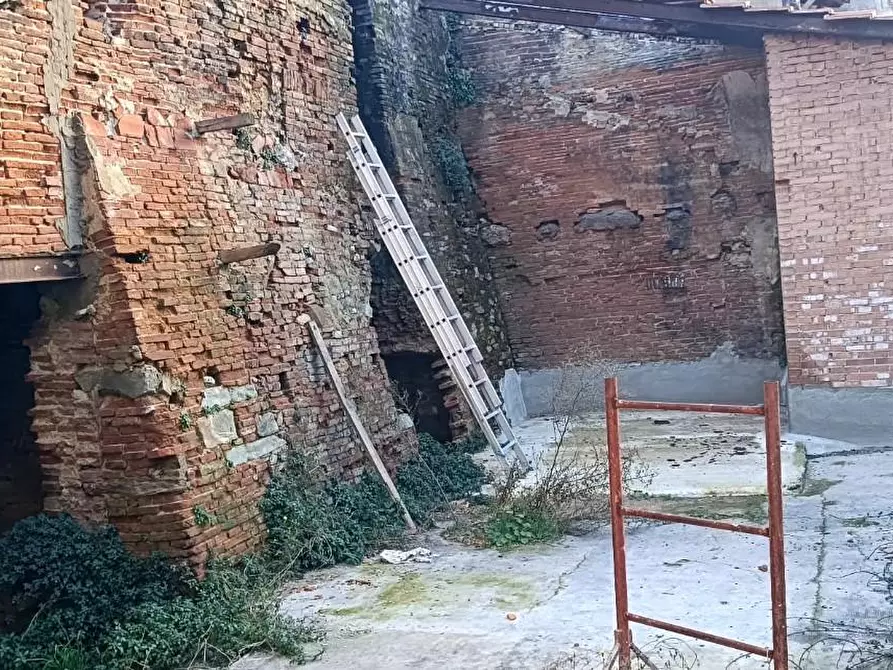 Immagine 18 di Magazzino in vendita  a Vicopisano