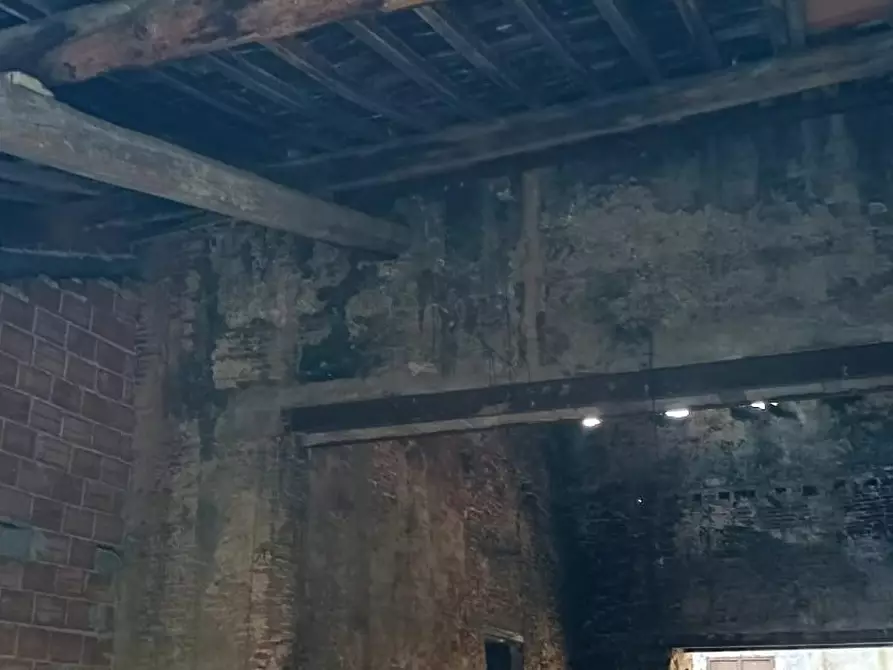 Immagine 19 di Magazzino in vendita  a Vicopisano