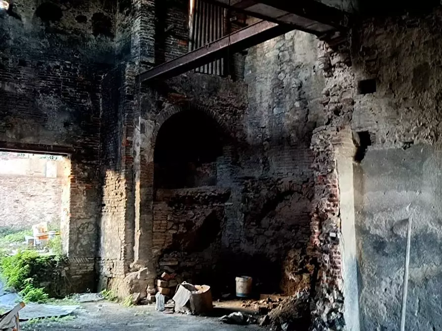 Immagine 1 di Magazzino in vendita  a Vicopisano