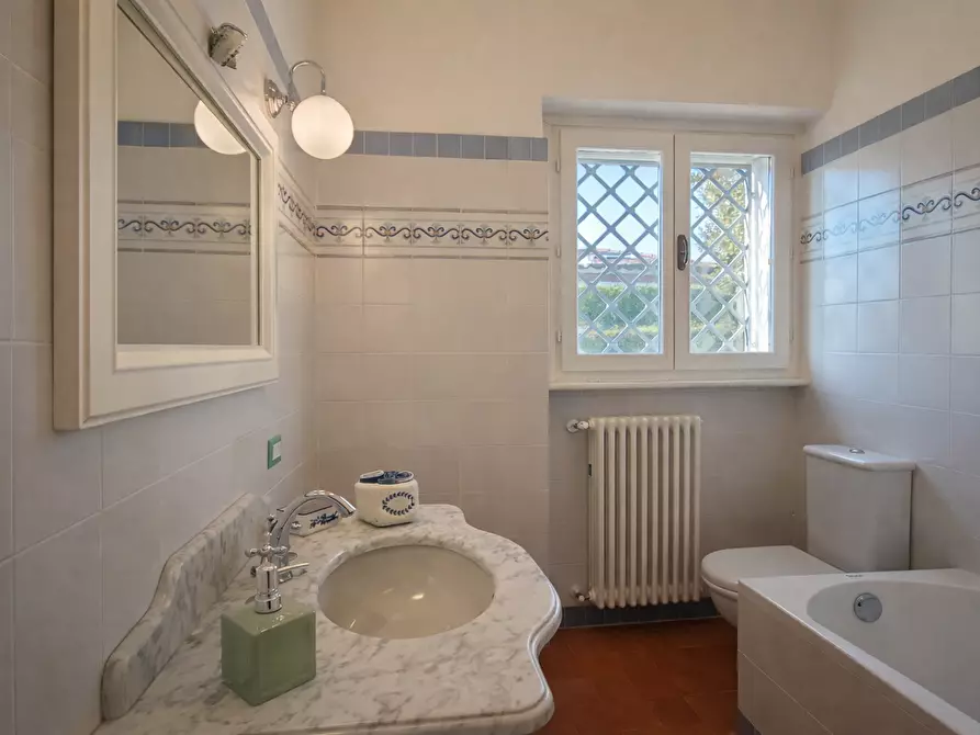 Immagine 29 di Villa in affitto  a Forte Dei Marmi