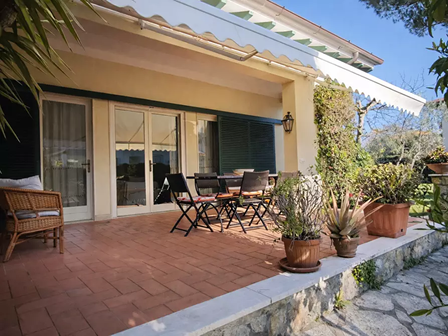 Immagine 3 di Villa in affitto  a Forte Dei Marmi