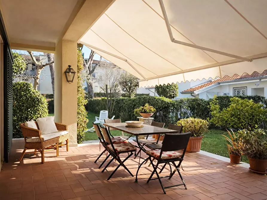 Immagine 16 di Villa in affitto  a Forte Dei Marmi