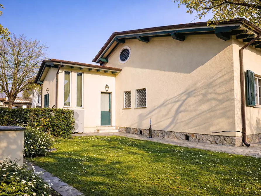 Immagine 38 di Villa in affitto  a Forte Dei Marmi