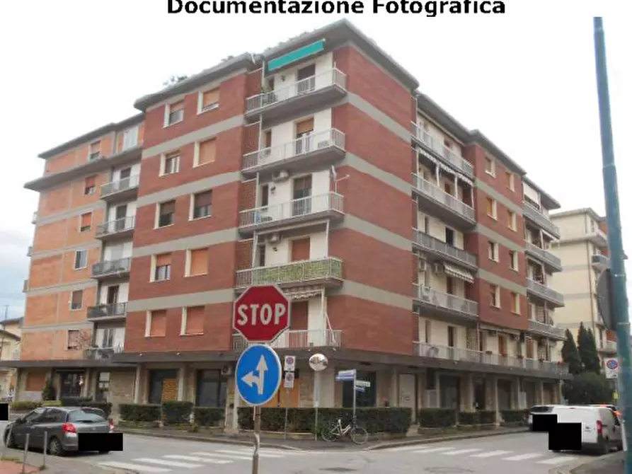 Immagine 1 di Appartamento in vendita  a Campi Bisenzio