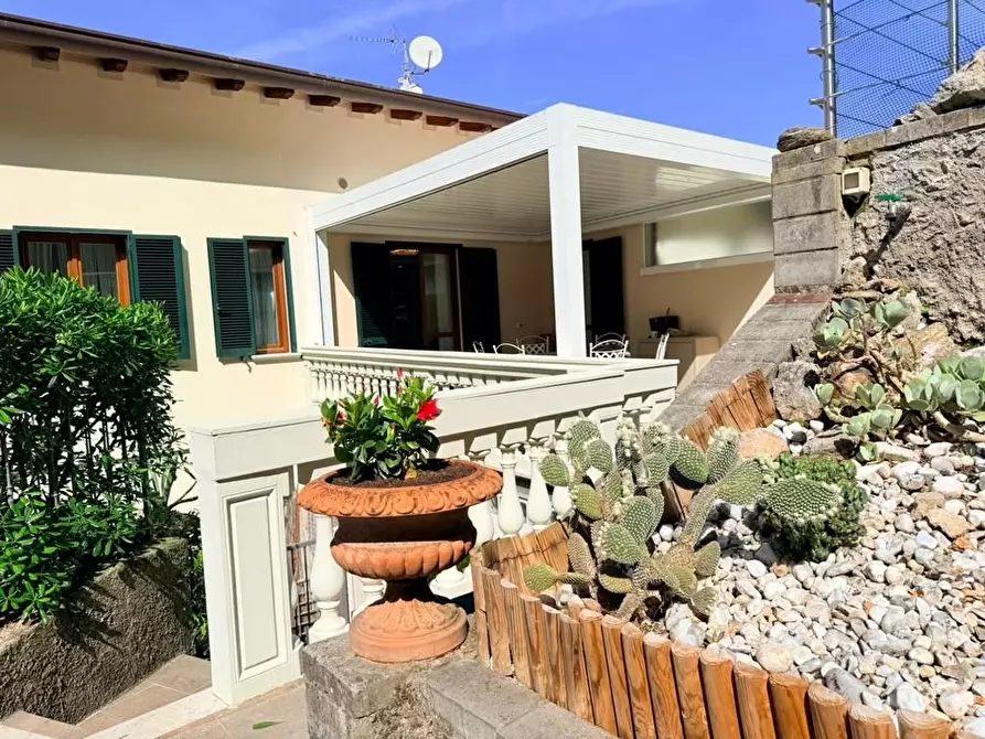 Immagine 2 di Appartamento in vendita  a Massa
