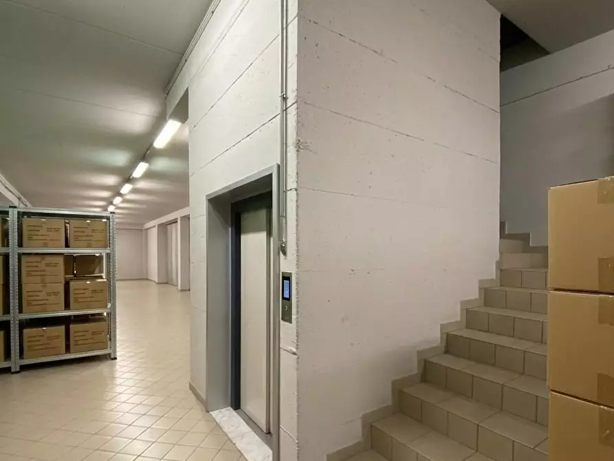 Immagine 24 di Attività artigianale in vendita  a Pontedera