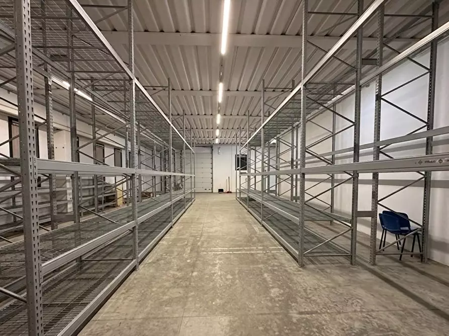 Immagine 1 di Attività artigianale in vendita  a Pontedera