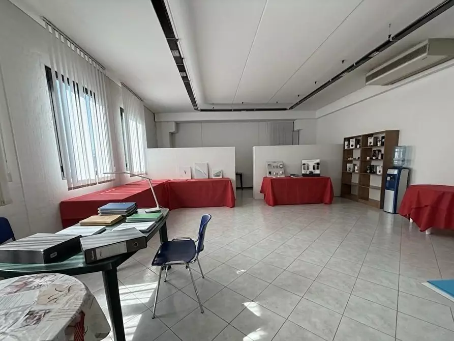 Immagine 6 di Attività artigianale in vendita  a Pontedera