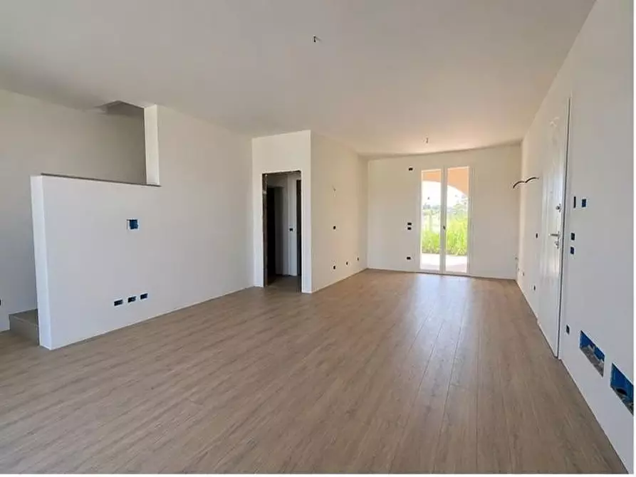 Immagine 4 di Villetta a schiera in vendita  a Pontedera