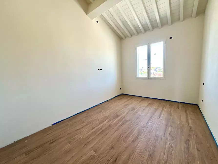 Immagine 12 di Villetta a schiera in vendita  a Pontedera