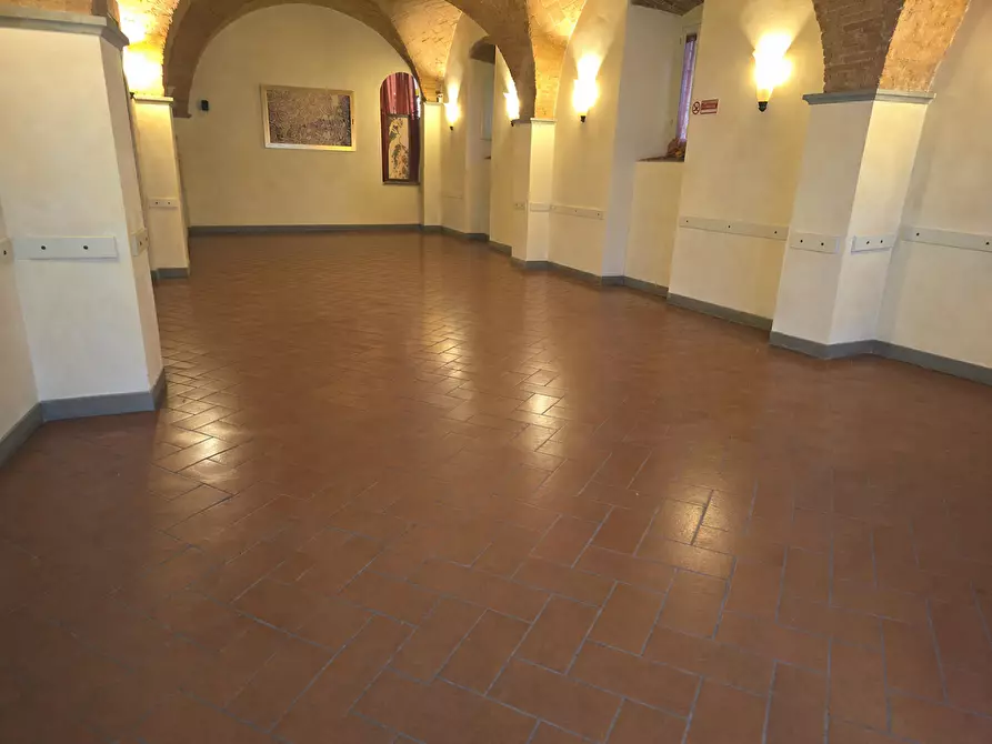 Immagine 2 di Locale commerciale in affitto  a Poggio A Caiano