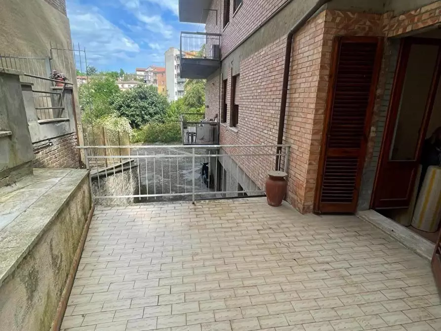 Immagine 1 di Appartamento in vendita  a Siena