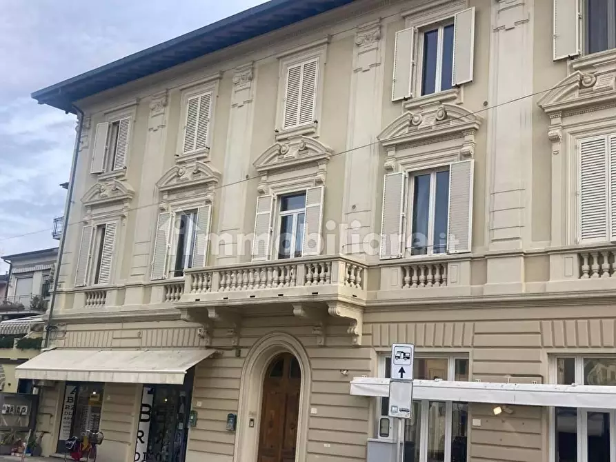 Immagine 2 di Appartamento in vendita  a Camaiore