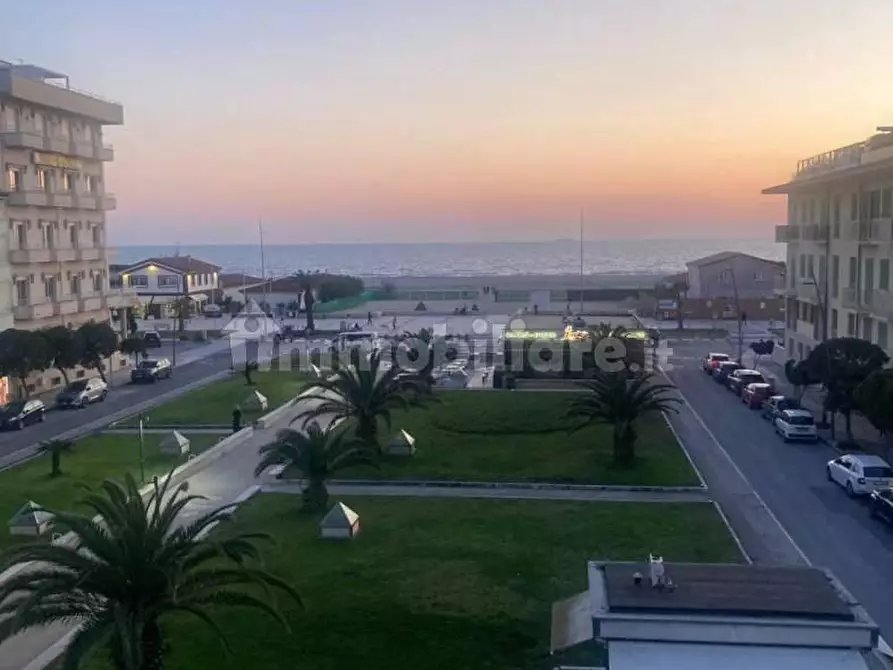 Immagine 11 di Appartamento in vendita  a Camaiore