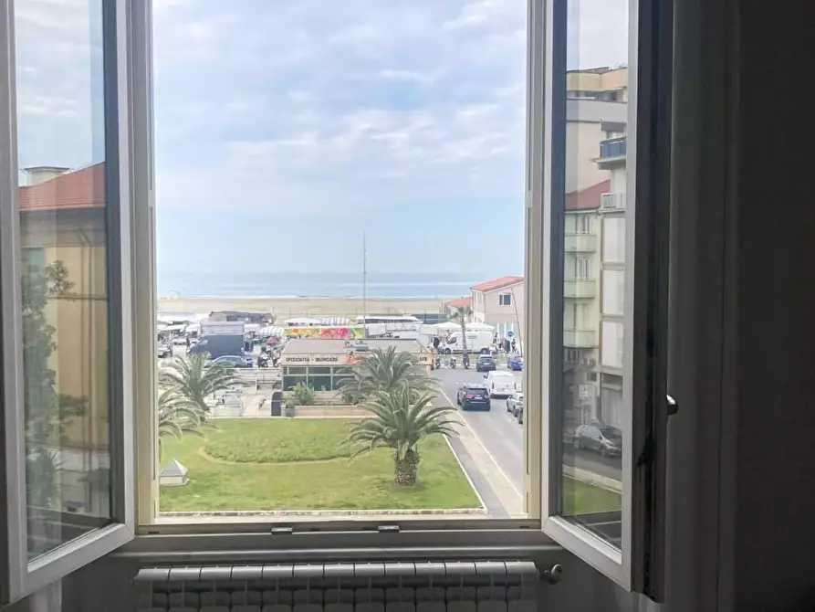 Immagine 1 di Appartamento in vendita  a Camaiore