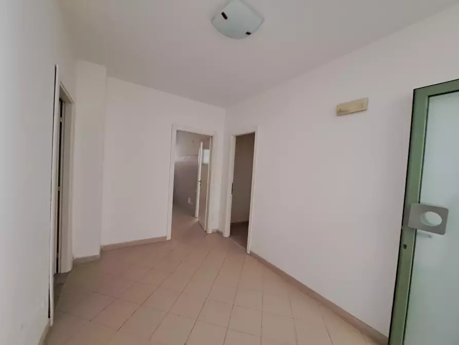 Immagine 1 di Ufficio in vendita  a Carrara