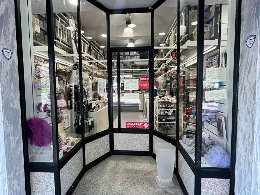 Immagine 1 di Attività commerciale in vendita  a Massa