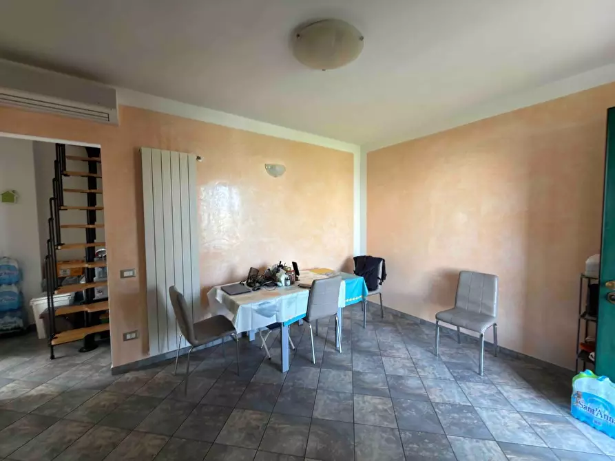 Immagine 2 di Appartamento in affitto  a Lucca