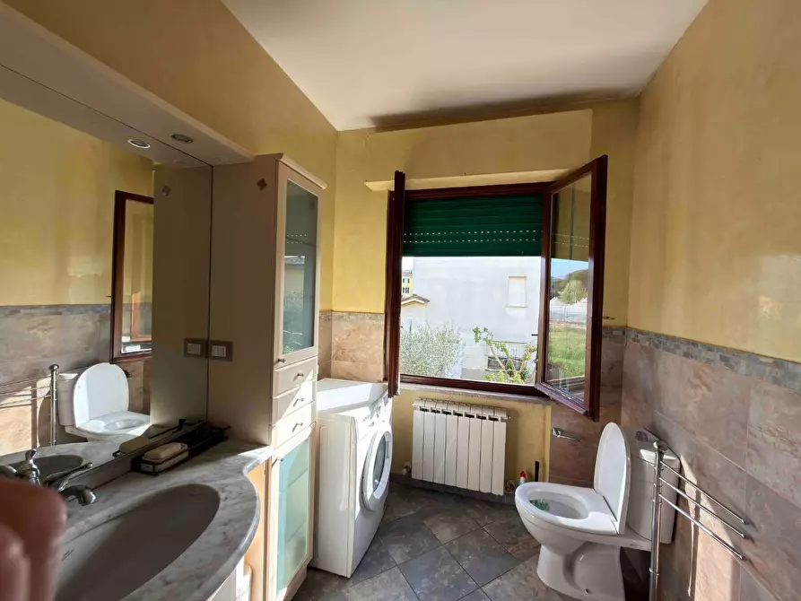 Immagine 19 di Appartamento in affitto  a Lucca