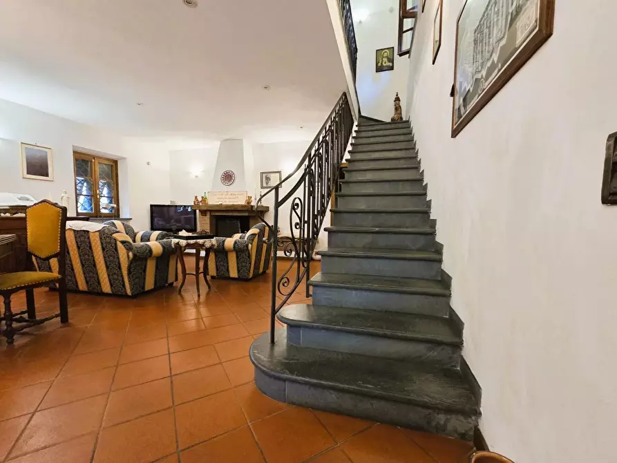 Immagine 2 di Villa in vendita  a Capannori