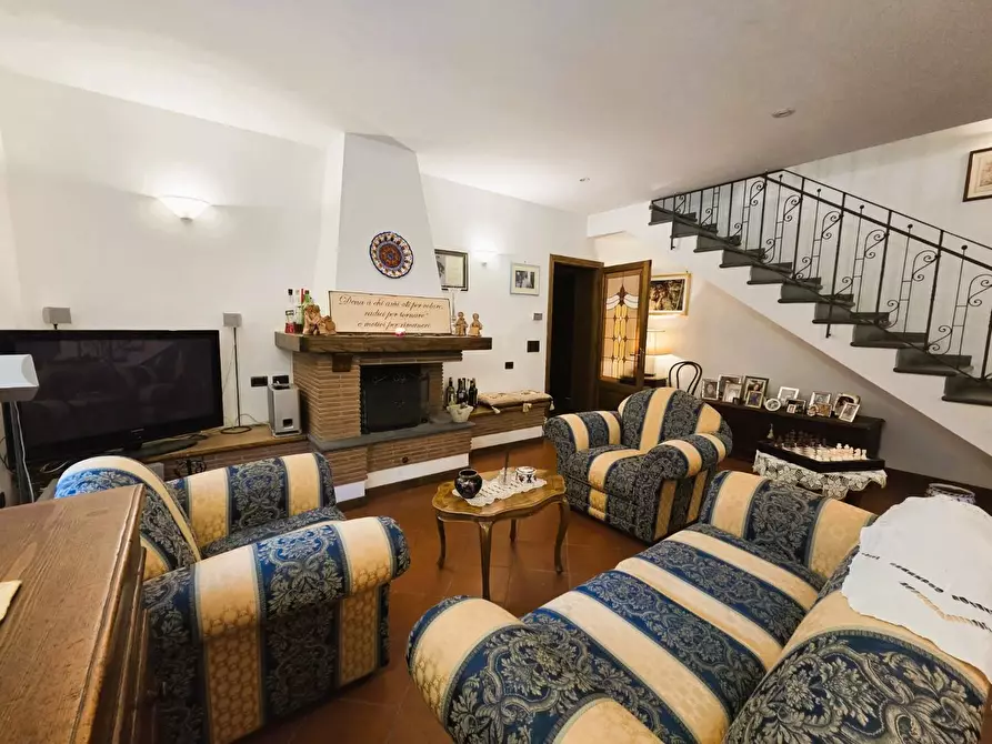 Immagine 10 di Villa in vendita  a Capannori