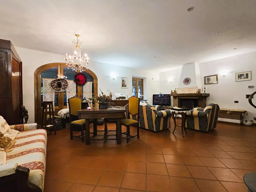 Immagine 12 di Villa in vendita  a Capannori