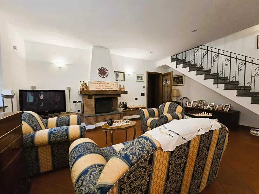 Immagine 11 di Villa in vendita  a Capannori