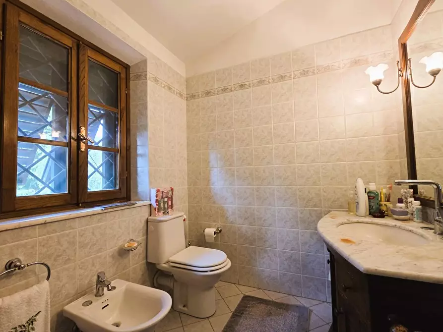 Immagine 33 di Villa in vendita  a Capannori