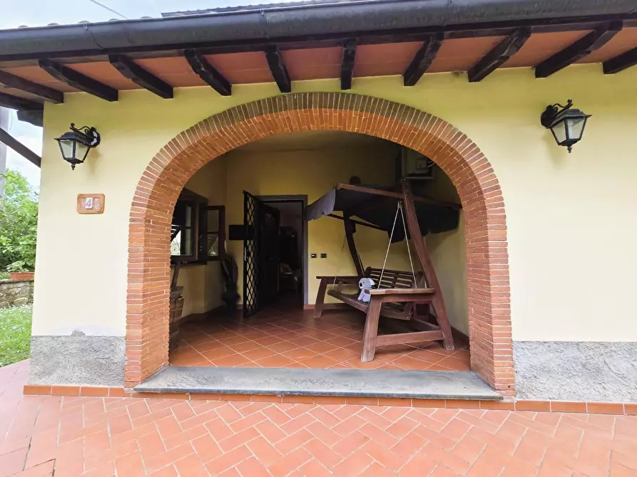 Immagine 39 di Villa in vendita  a Capannori