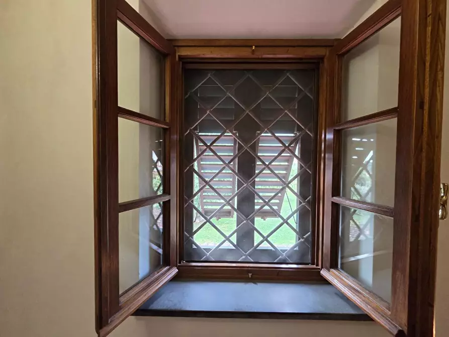 Immagine 36 di Villa in vendita  a Capannori