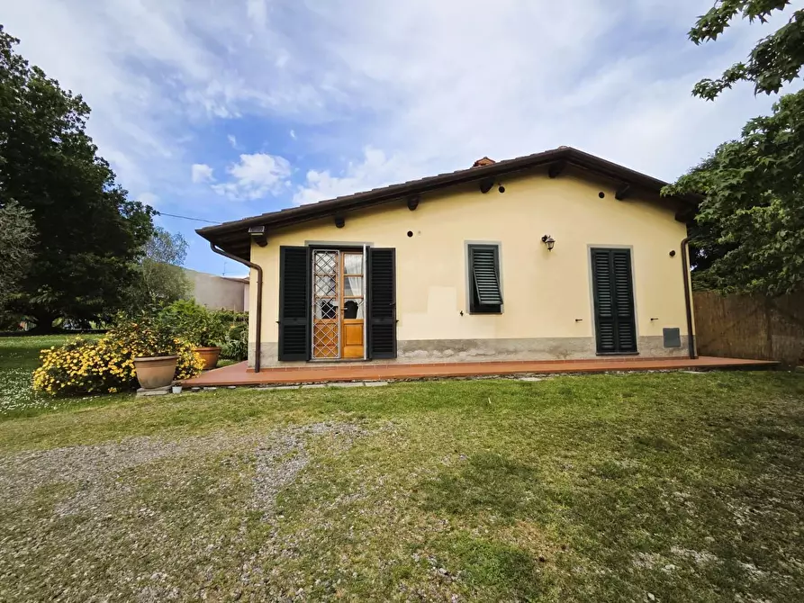 Immagine 52 di Villa in vendita  a Capannori