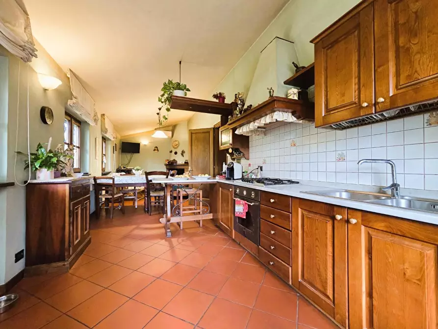 Immagine 15 di Villa in vendita  a Capannori