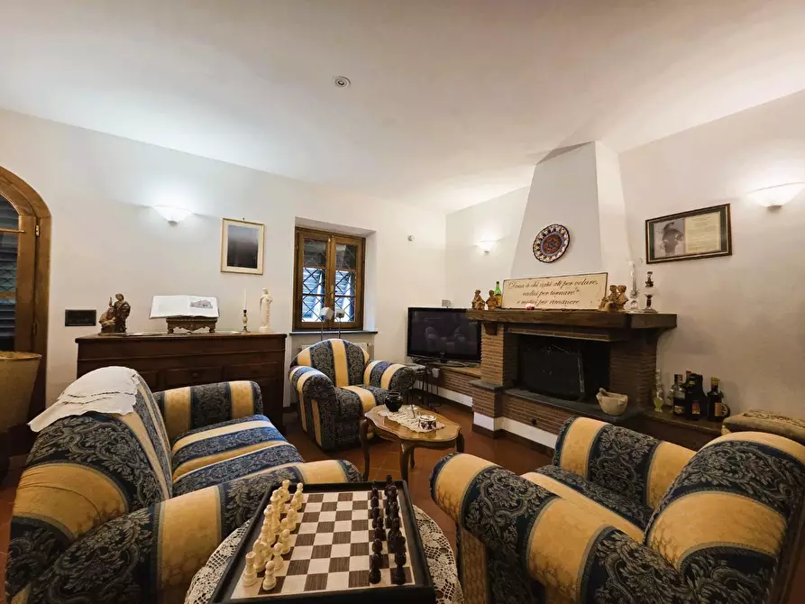 Immagine 3 di Villa in vendita  a Capannori