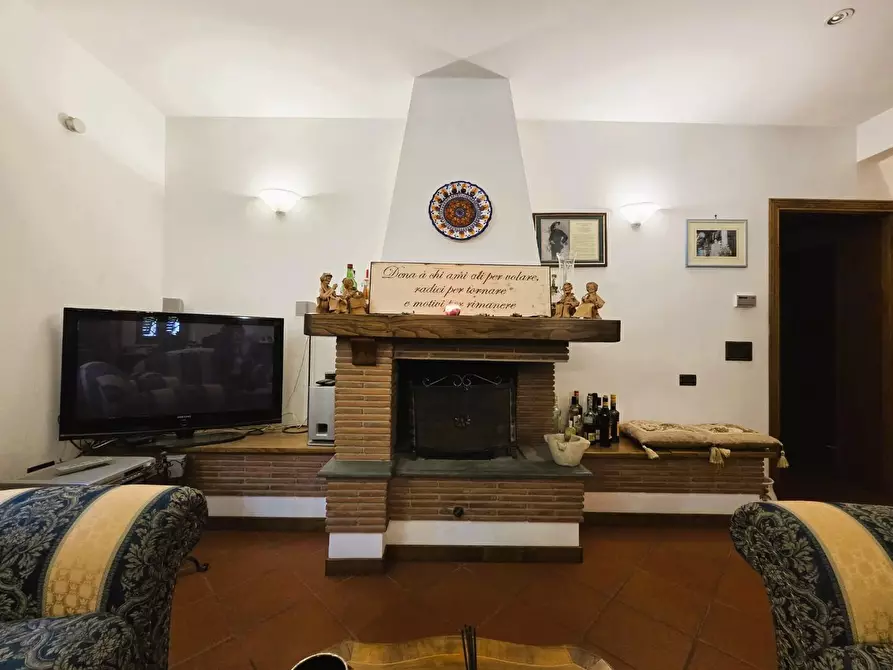 Immagine 8 di Villa in vendita  a Capannori